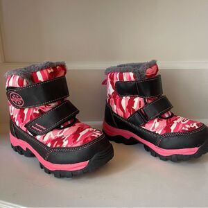 Girls Pink Camo with Black Winter Snow Boots Warm Durable Waterproof 10 or EU 27